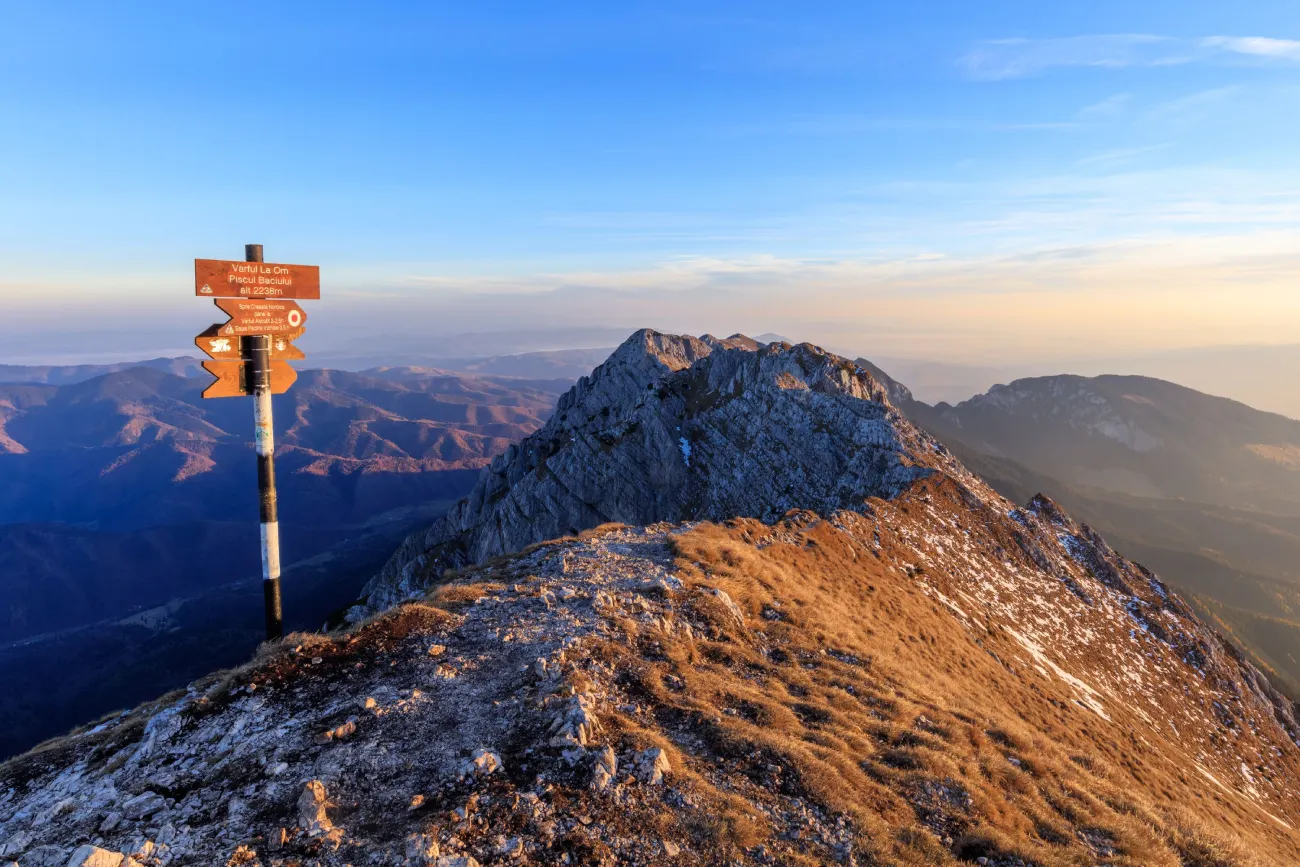 De ce Piatra Craiului este sala de clasă perfectă pentru snowshoeing